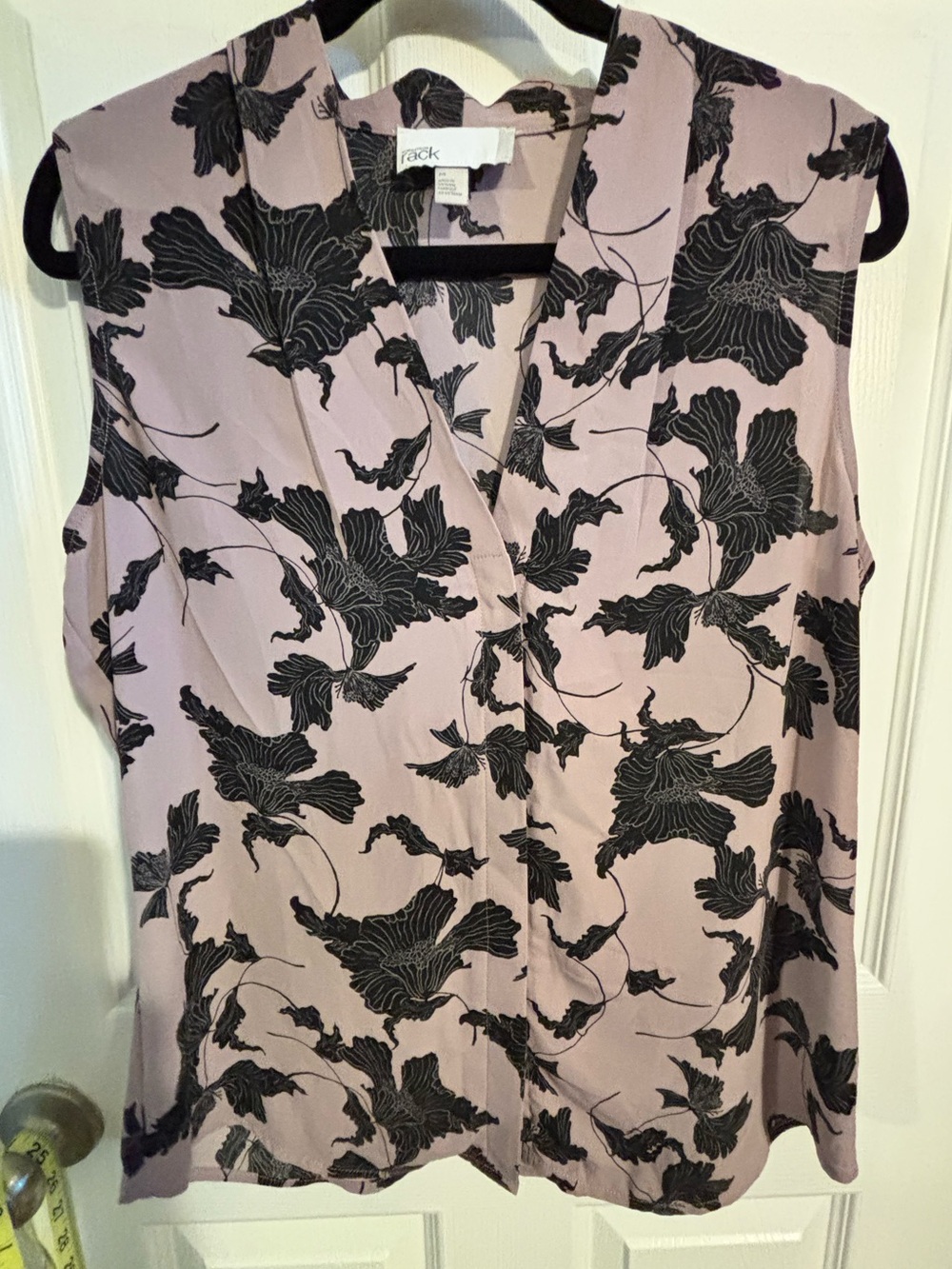 😍Nordstrom Sleeveless Floral Print Blouse
SZ medium